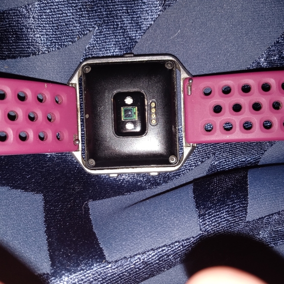 Fitblaze with charger, additional adjustable bands. - Picture 2 of 4
